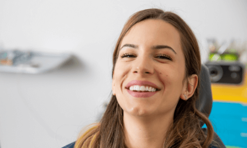 a women smiling a women smiling